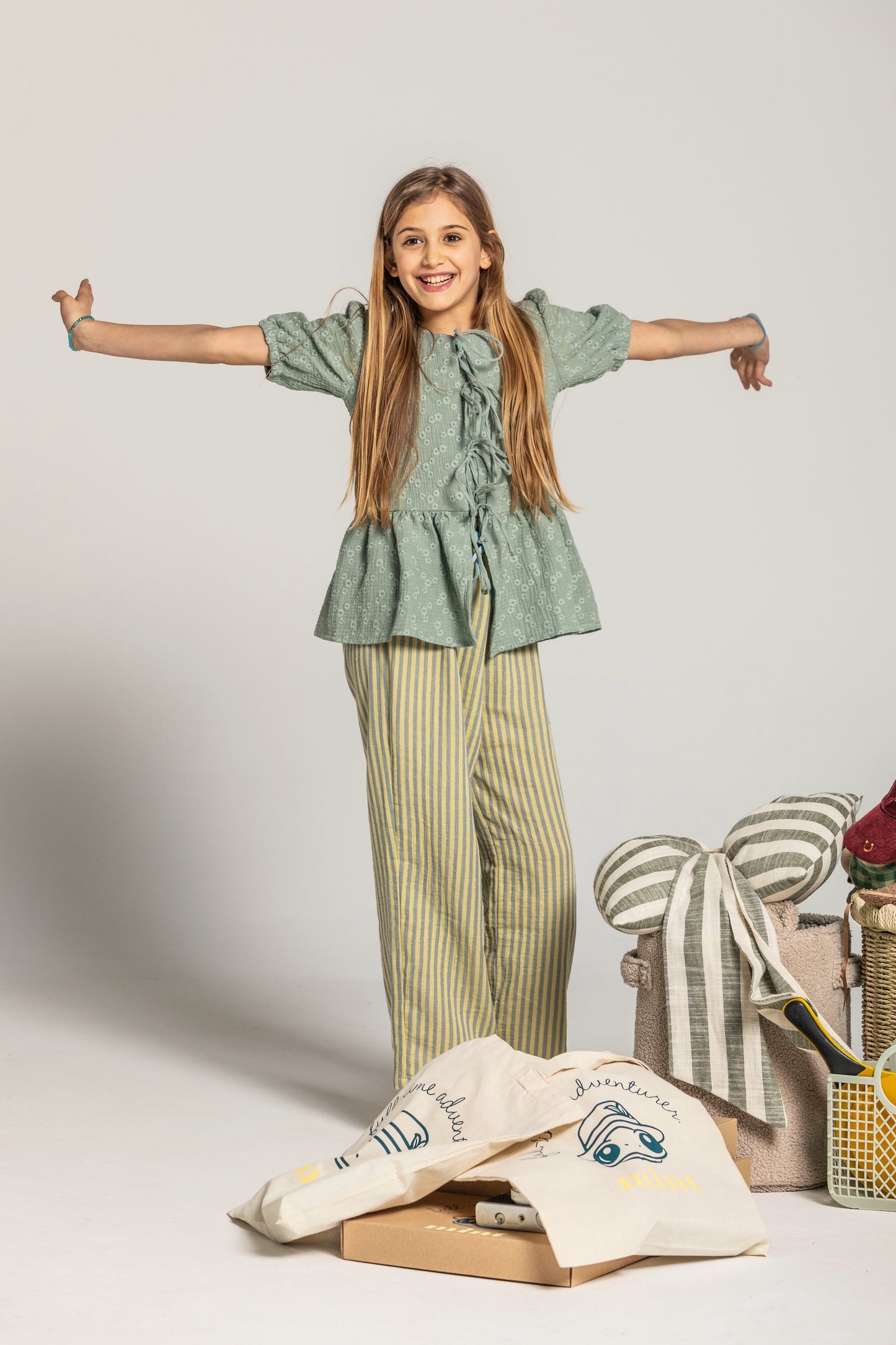 BLOOM BOWS  Blouse